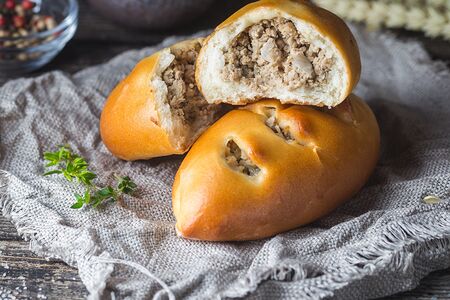 Пирожок с мясом