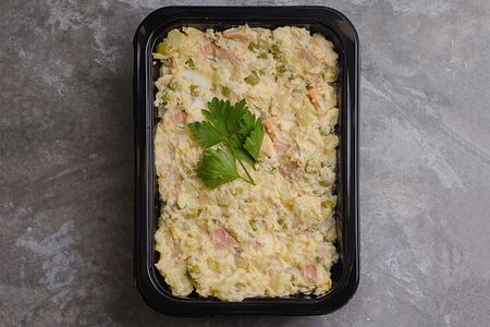 Салат с копченой горбушей