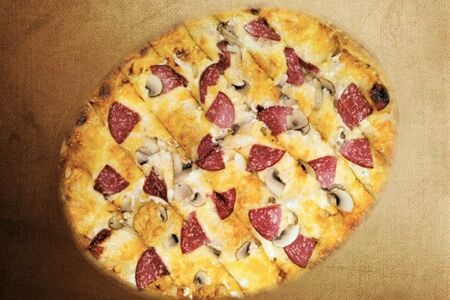 Чиз с салями и грибами