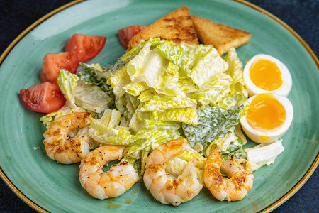 Салат Цезарь с креветками