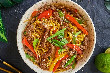 Удон со свининой