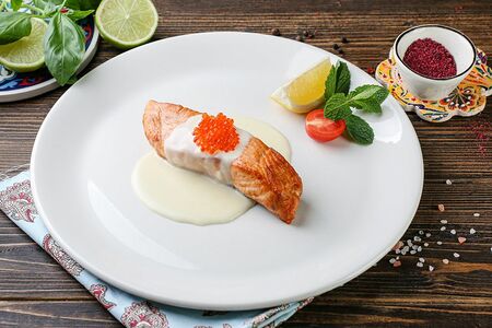 Сёмга под икорно-сливочным соусом