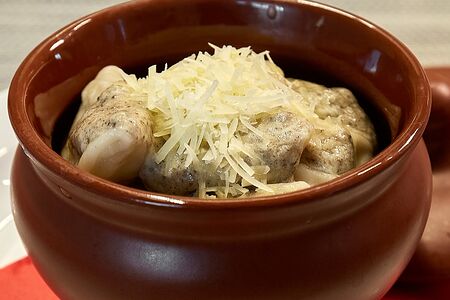 Вареники с картофелем под трюфельным соусом