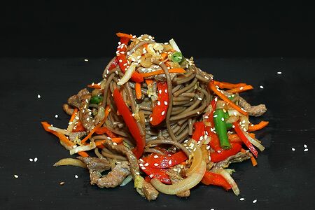 Лапша гречневая с говядиной