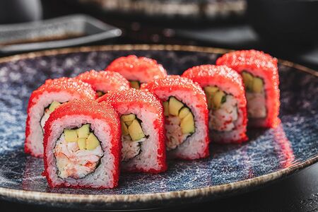 Ролл Калифорния с камчатским крабом