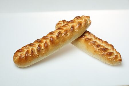 Пирожок с картошкой, сосиской и сыром