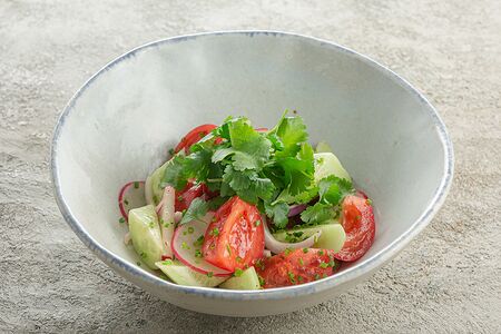 Овощной салат с маслом или сметаной