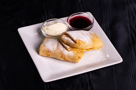 Блинчики с творогом и с сметаной