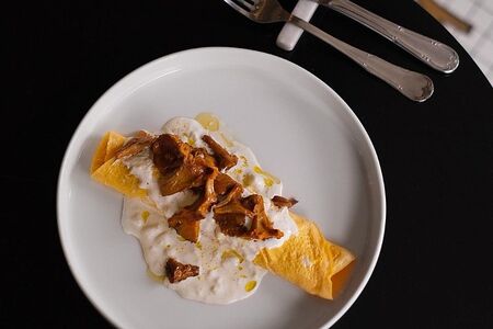 Омлет с лисичками и страчателлой