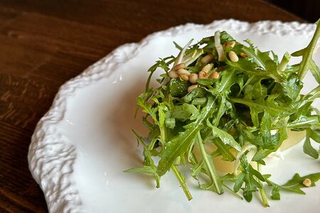 Страчателла с грушей и рукколой