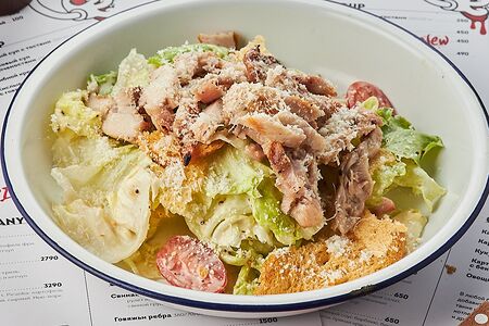 Салат Цезарь с курицей
