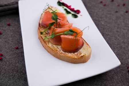 Брускетта с форелью