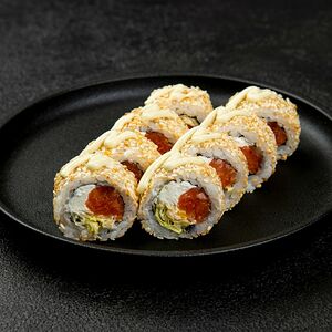 Ролл с лососем и соусом шисо