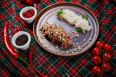 Тартар из говядины с соусом унаги и дайконом