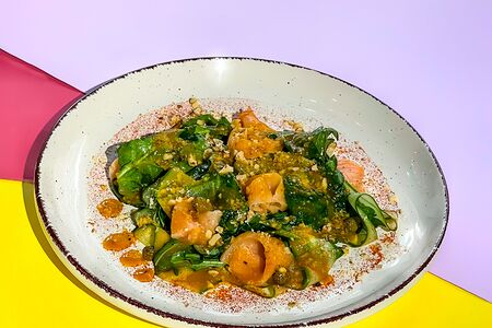 Салат с лососем и каперсами