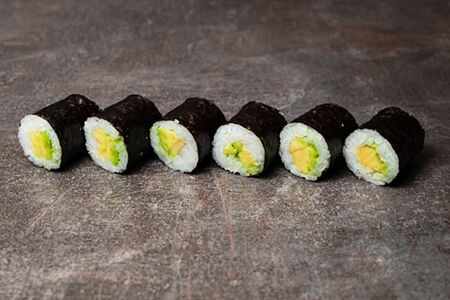 Ролл с авокадо