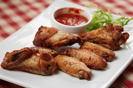 Куриные крылышки с соусом BBQ