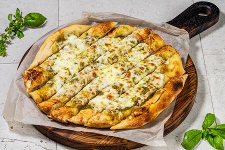 Сырные палочки с песто