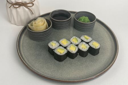 Ролл с авокадо