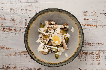 Салат куриный с грибами