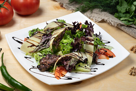 Теплый салат с куриной печенью