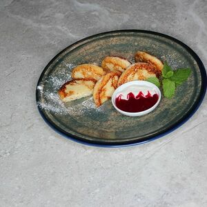 Сырники из творога со сметаной