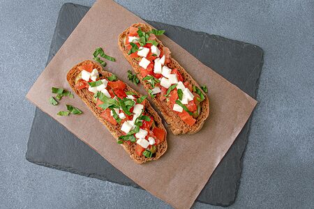 С томатами и сыром