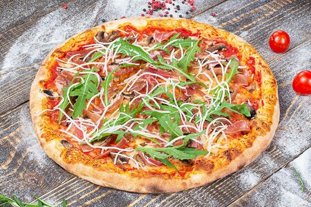 Пицца с пармской ветчиной