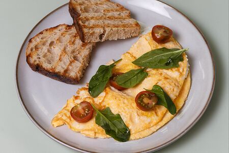 Омлет из двух яиц