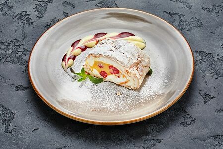 Рулет меренговый