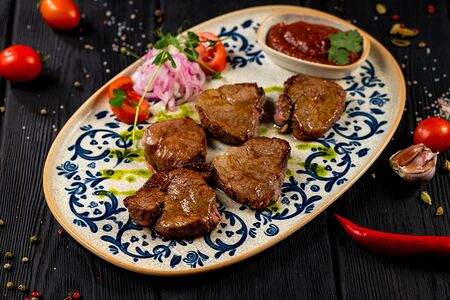 Медальоны из говядины