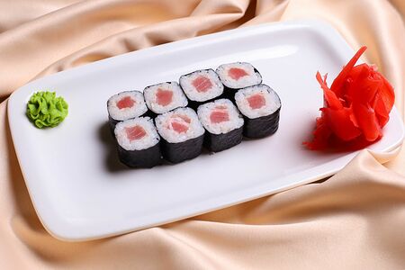 Ролл Сяке маки