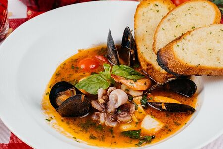 Королевский суп из морепродуктов Качукко