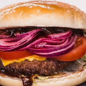 Бургер с мраморной говядиной и перечным соусом