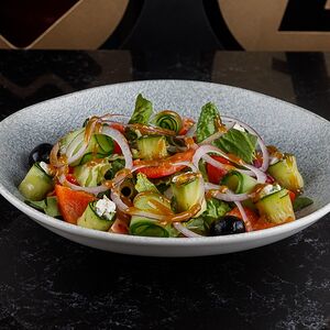 Салат Греческий с рулетиками из цукини