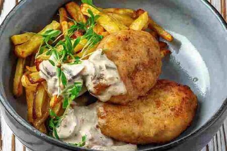 Котлеты из щуки с жареным картофелем