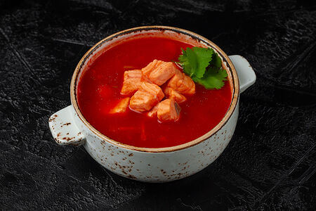 Острый томатный суп с лососем
