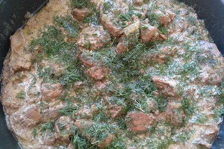 Куриная печень в луково-сметанном соусе