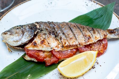 Дорадо с томатами