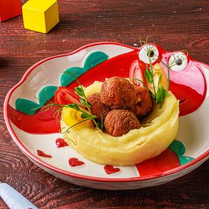 Митболы из курицы с картофельным пюре
