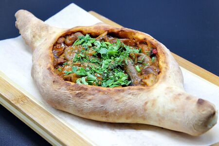 Хачапури с грибами в форме лодочки