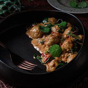 Митболы из индейки с вялеными томатами и шпинатом