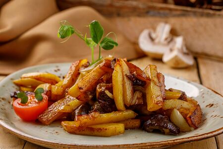 Картофель жареный с луком