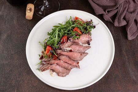 Гриль салат с ростбифом