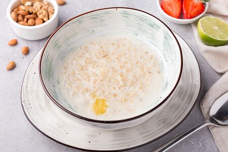 Каша овсяная с фруктами