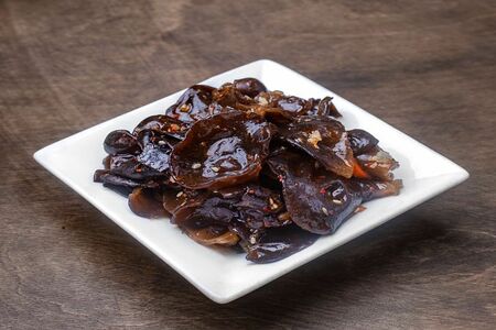 Салат из древесных грибов