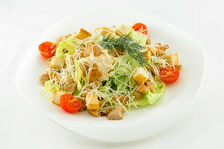 Салат Цезарь с курицей