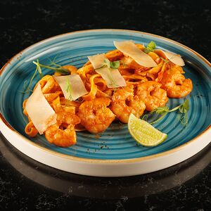 Феттуччине с морепродуктами и соусом том ям