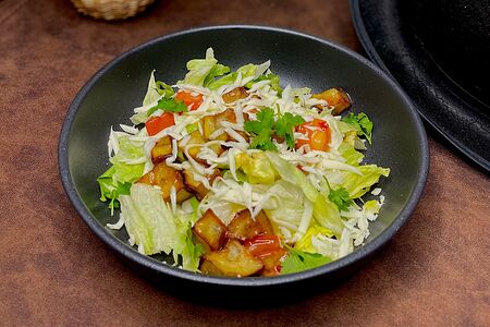 Тёплый салат с баклажаном