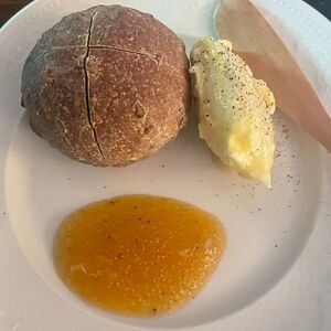 Хлеб, щучья икра, масло